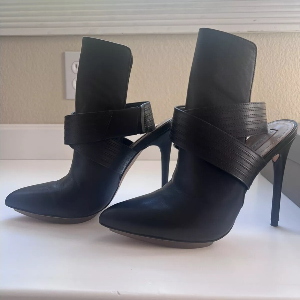 Gorgeous BCBG Krimp Stiletto Booties. Size 8